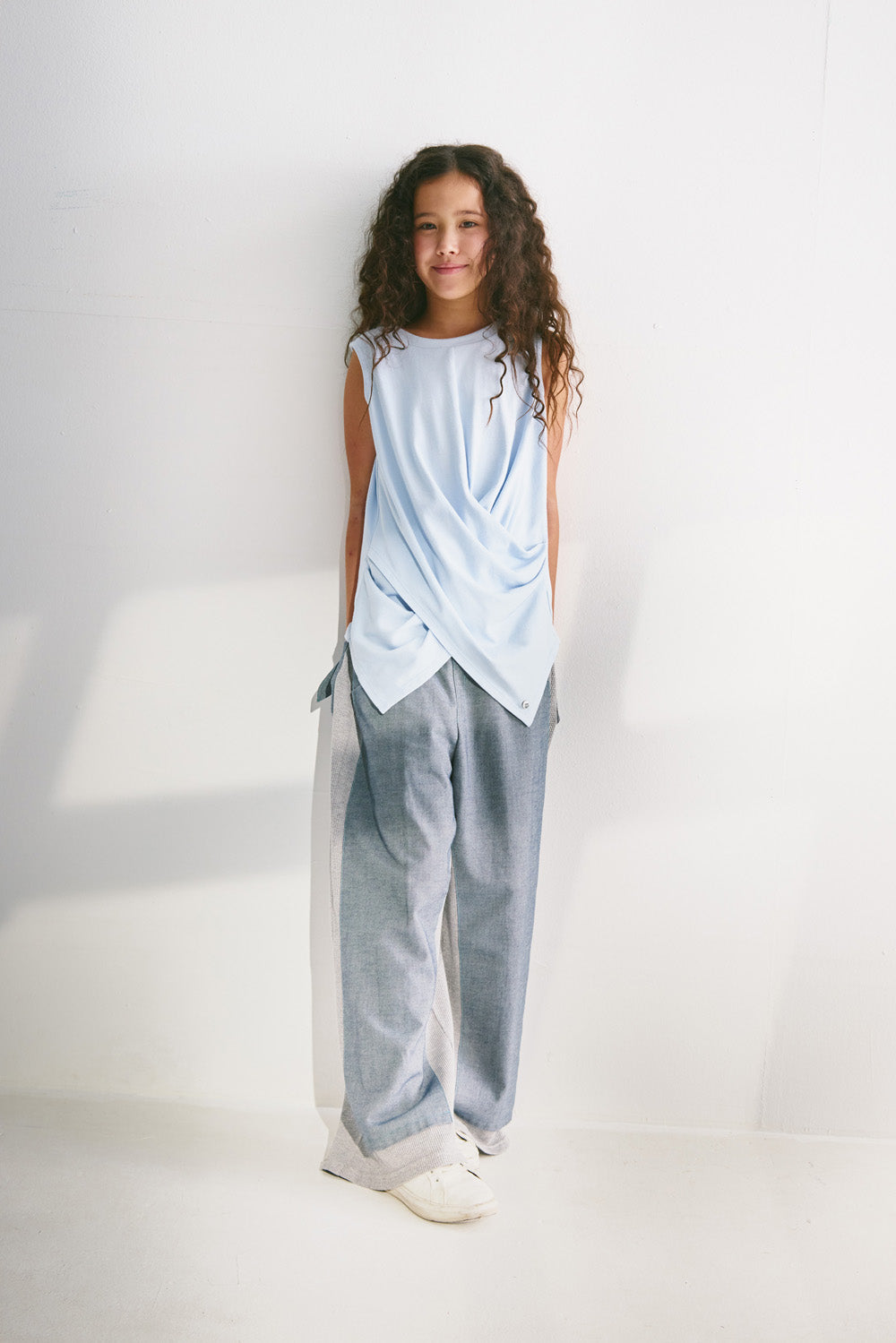【予約商品】Main コレクション :Floating Layer ツイストノースリーブトップス