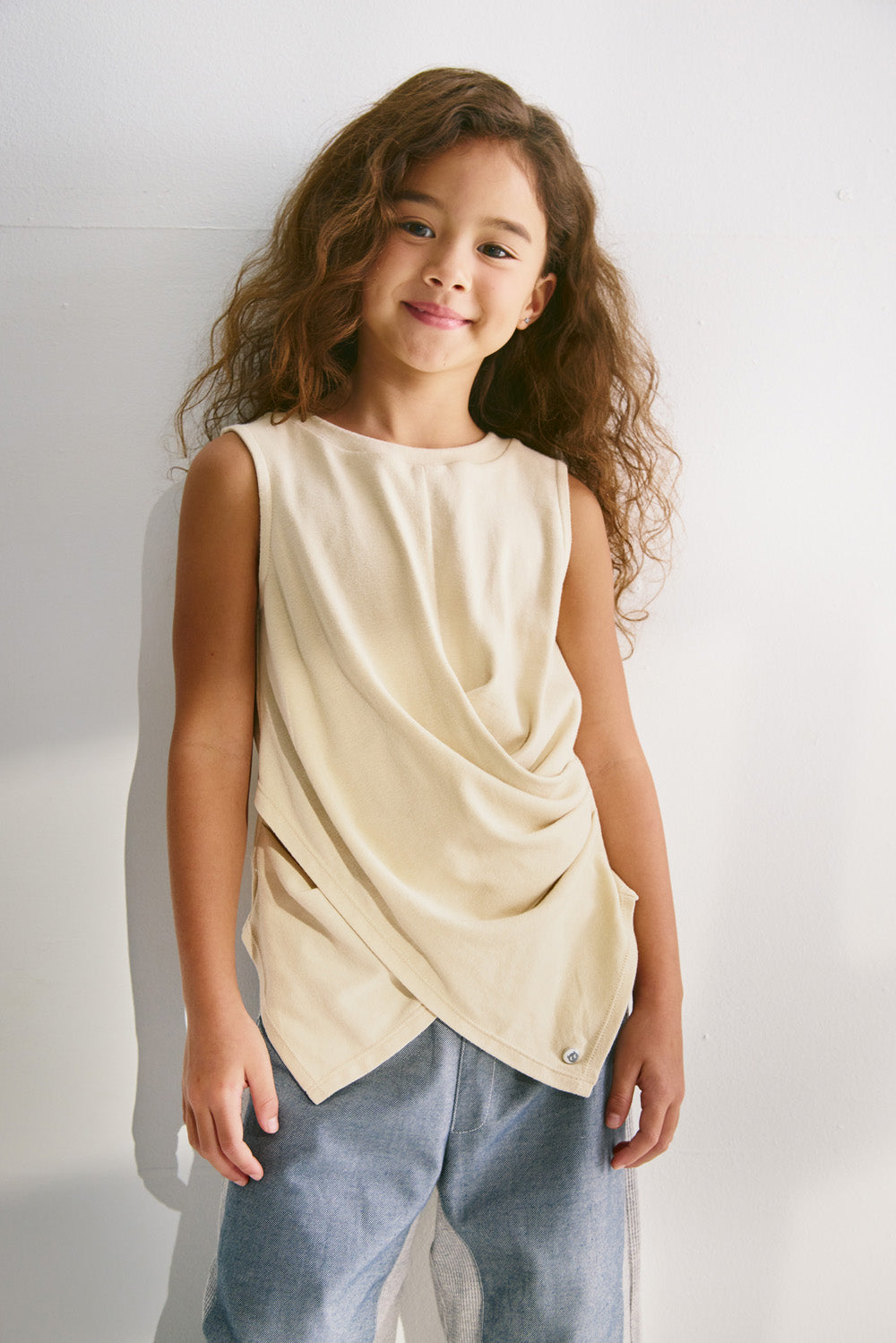 【予約商品】Main コレクション :Floating Layer ツイストノースリーブトップス
