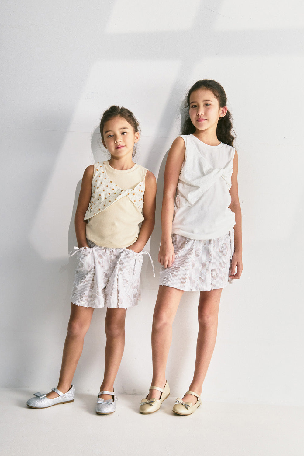 【予約商品】Luxury コレクション:Mini Fleur ツイストノースリーブトップス