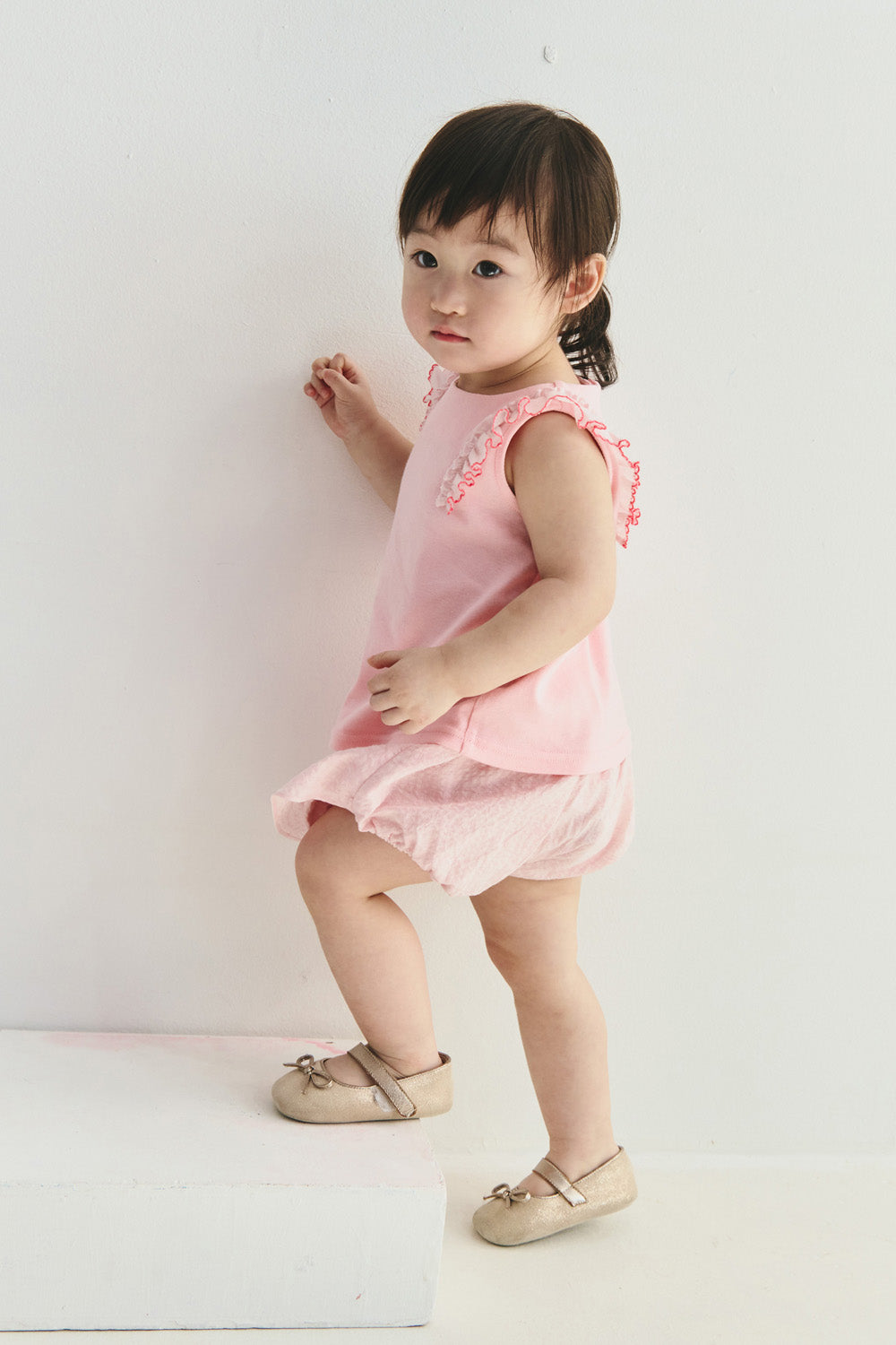 【予約商品】Main コレクション: Aurore フリルノースリーブトップス