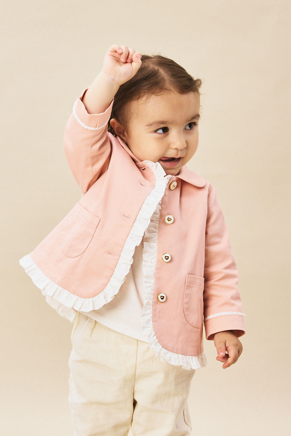 【予約商品】Mainコレクション:Elsie ラウンドカラー フリル切替 オーガニックコットン長袖ジャケット
