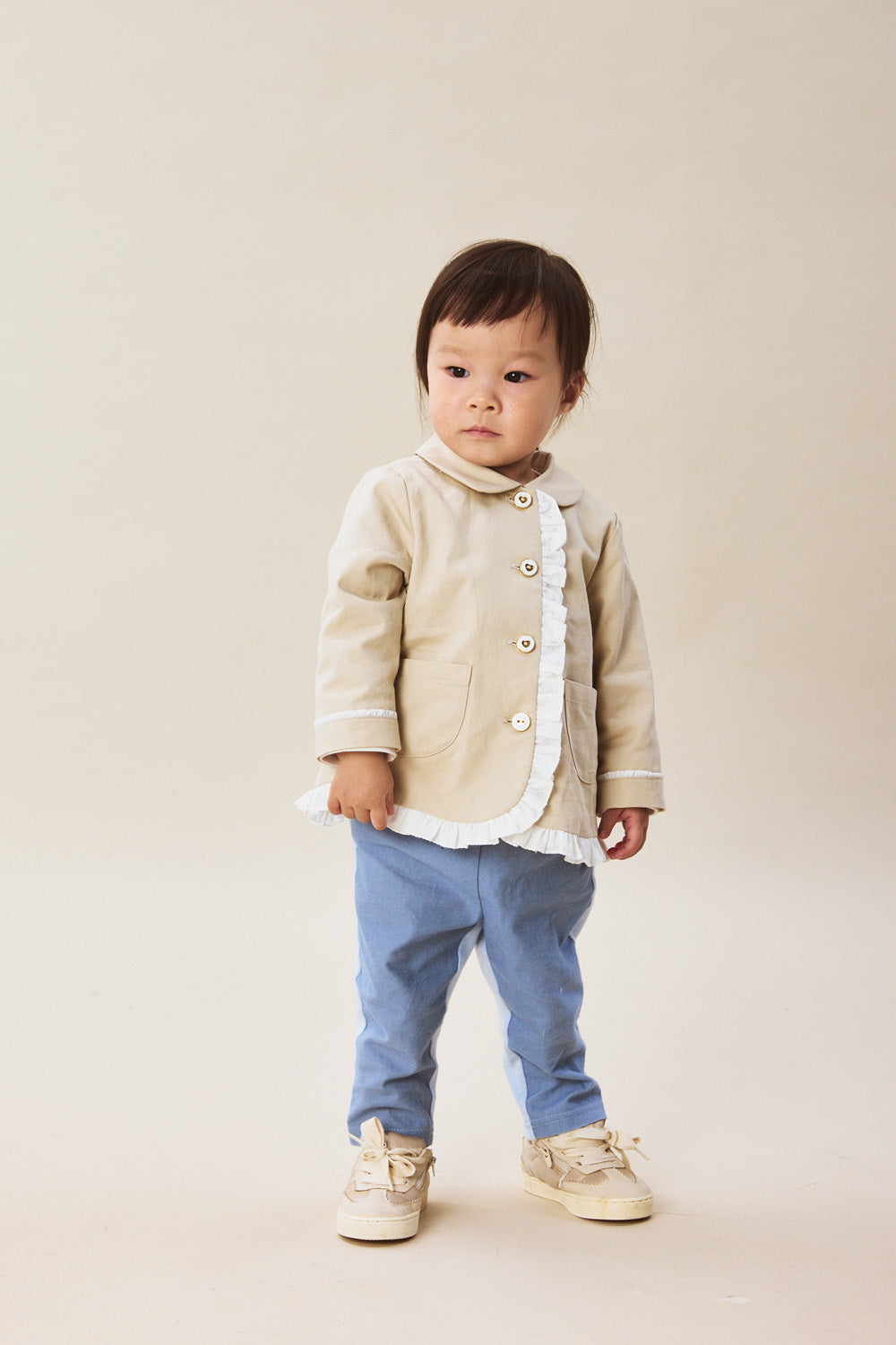 【予約商品】Mainコレクション:Elsie ラウンドカラー フリル切替 オーガニックコットン長袖ジャケット