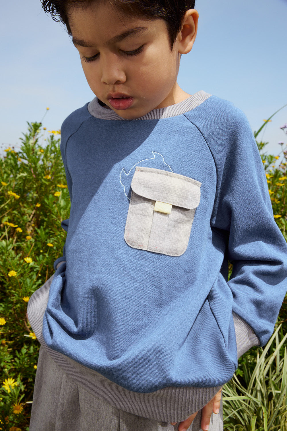 【予約商品】Mainコレクション:Finn スポーティー ポケット刺繍 オーガニックコットン長袖トップス
