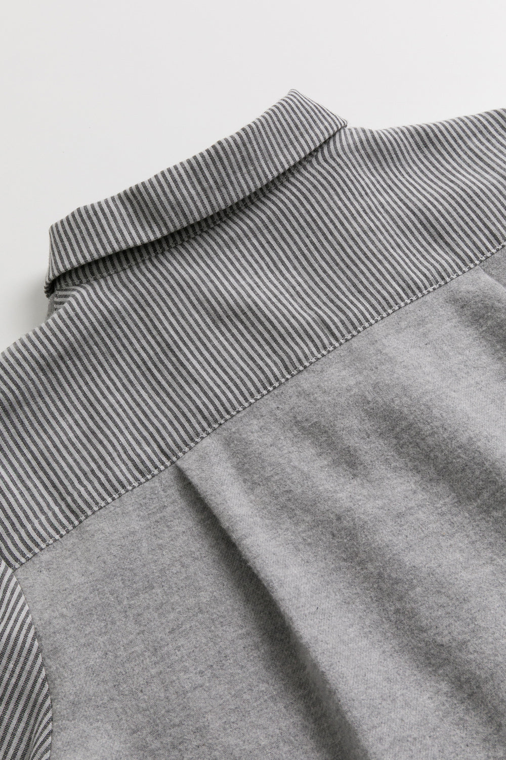 【予約商品】Mainコレクション:Edmund オーガニックコットン ストライプ切り替え長袖シャツ