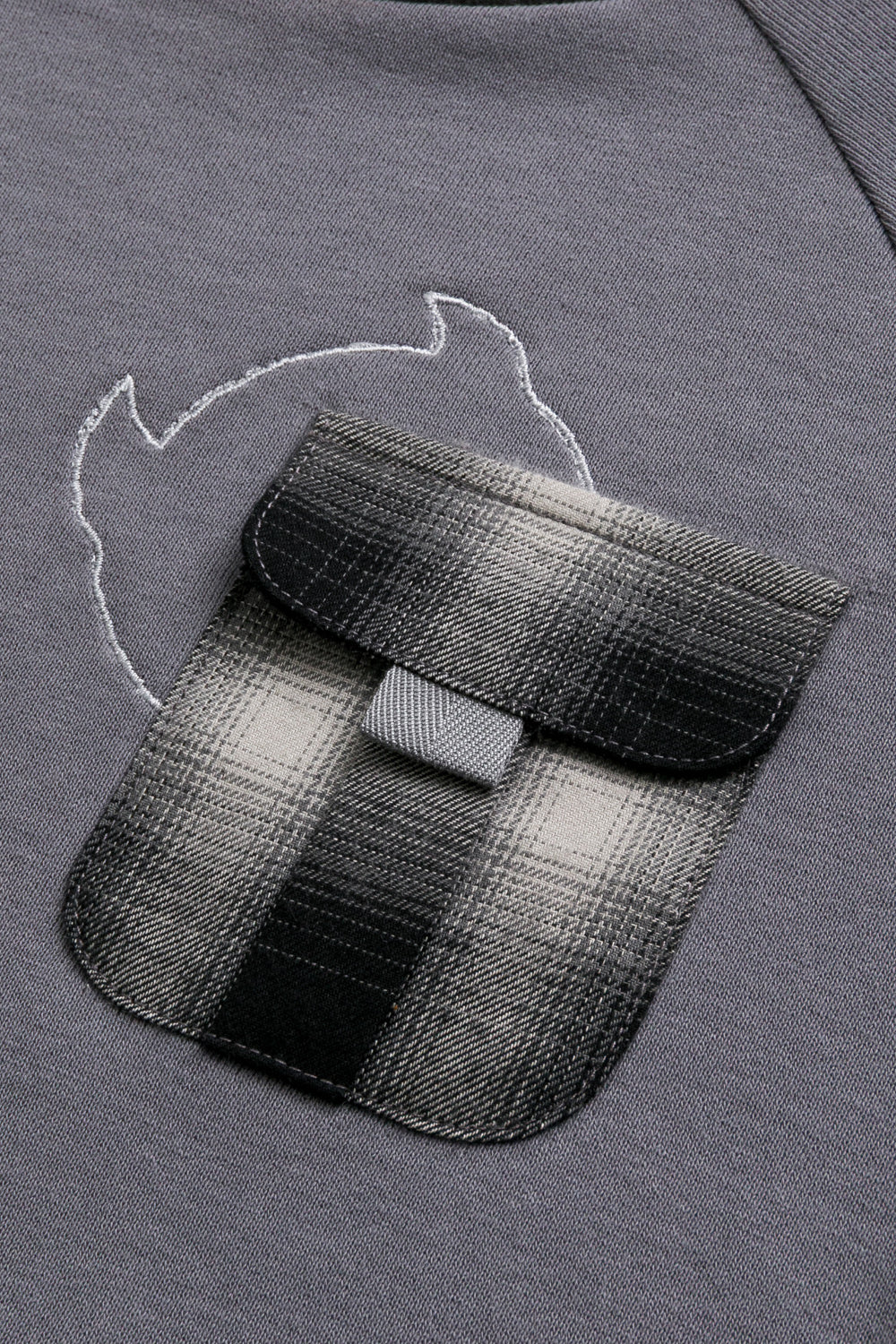 【予約商品】Mainコレクション:Finn スポーティー ポケット刺繍 オーガニックコットン長袖トップス