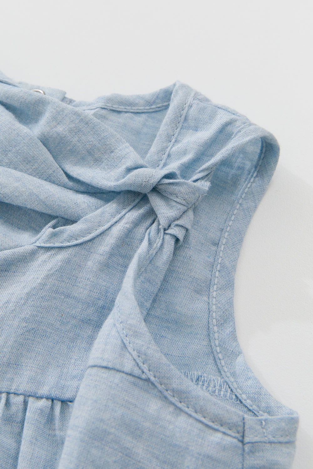【予約商品】Main コレクション:Flutter ツイストノースリーブトップス