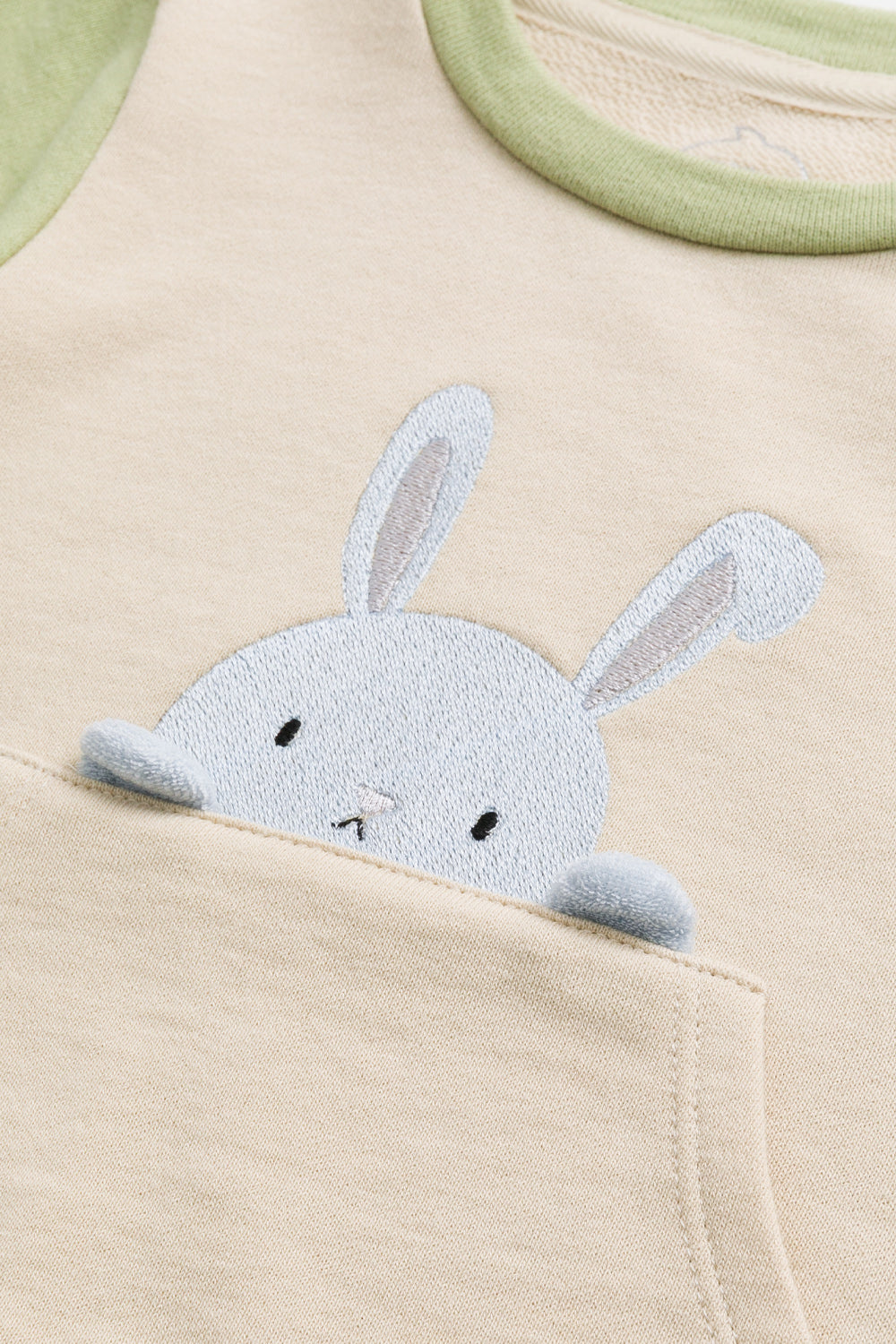 【予約商品】Mainコレクション:Peek-A-Boo ウサギ刺繍 ビッグポケット ショルダーボタン長袖トップス
