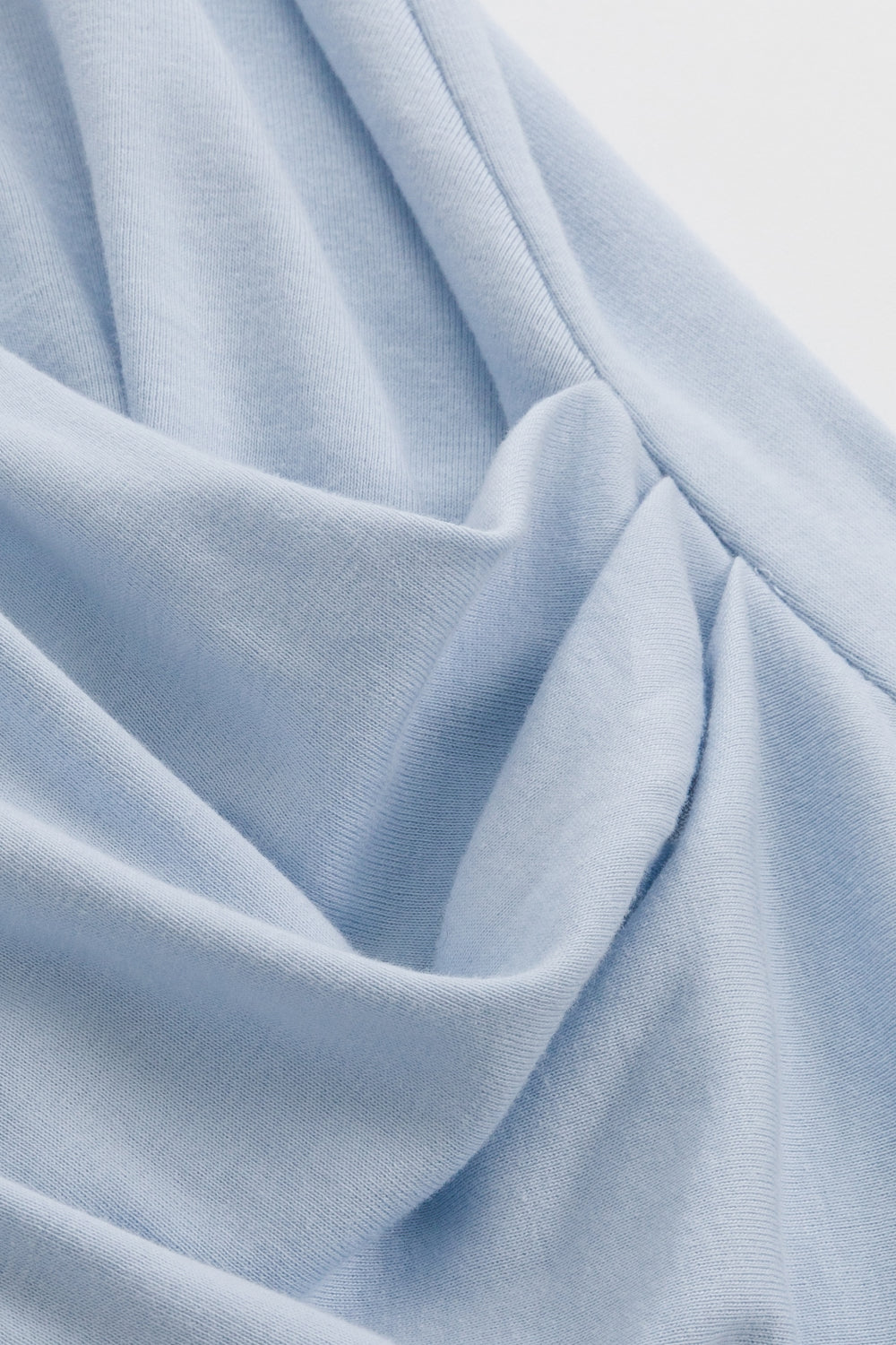 【予約商品】Main コレクション :Floating Layer ツイストノースリーブトップス