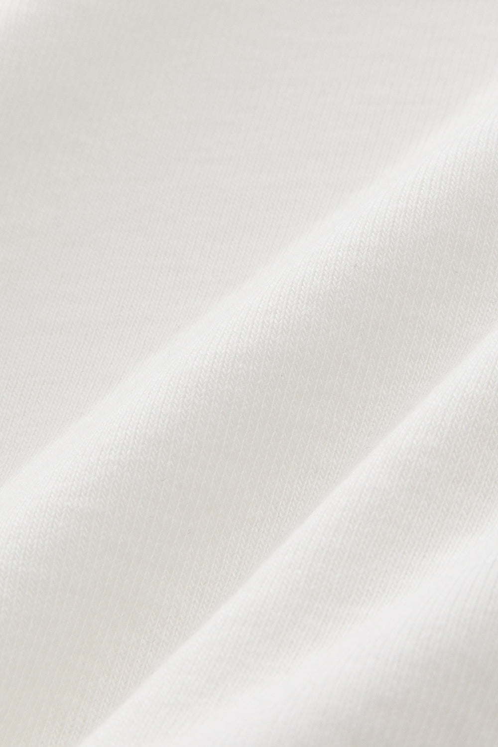 【予約商品】Main コレクション:Clean Cut ラインデザインロゴTシャツ