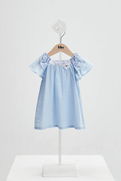 Main コレクション：Vichy - ヴィシー花型ブローチ付きフリルスリーブワンピース