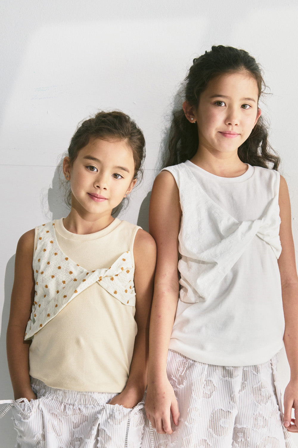 【予約商品】Luxury コレクション：Mini Fleur ツイストノースリーブトップス