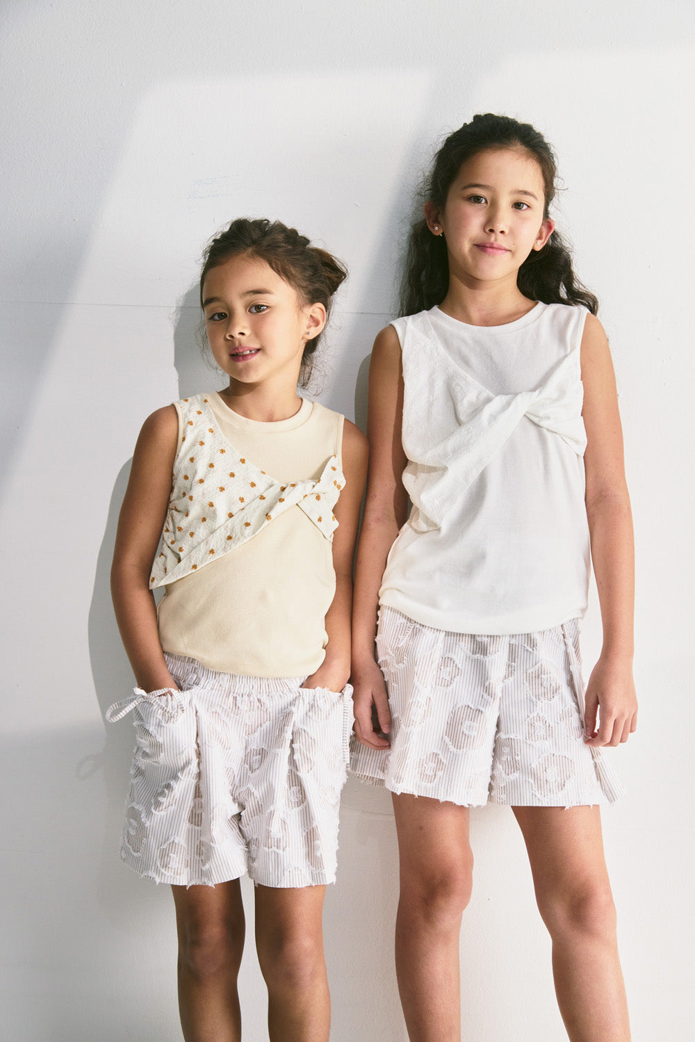 【予約商品】Luxury コレクション：Mini Fleur ツイストノースリーブトップス
