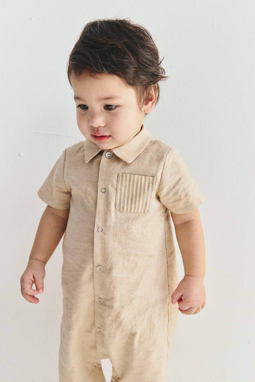 【予約商品】Main コレクション：Pure Form シャツベビーロンパース