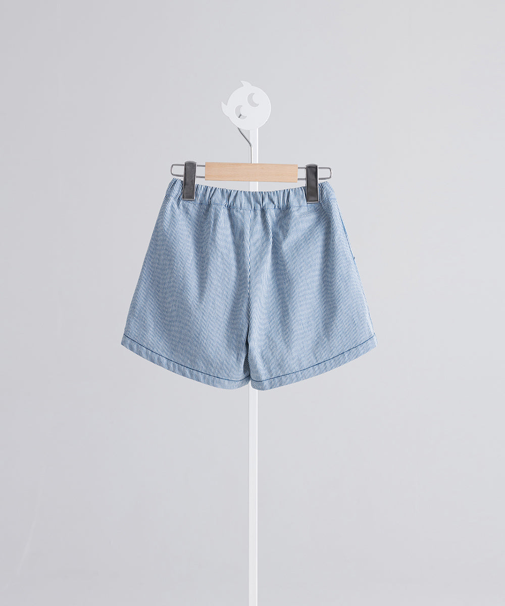 小さな紳士のストライプショートパンツ