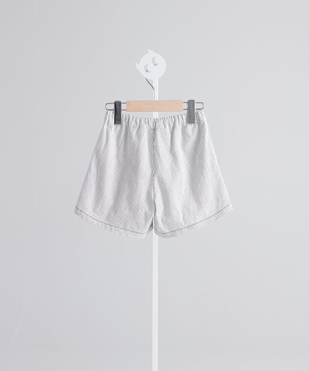 小さな紳士のストライプショートパンツ