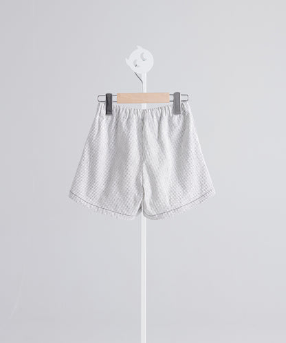 小さな紳士のストライプショートパンツ