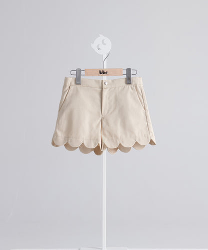 フレンチカーキブルーミングショートパンツ