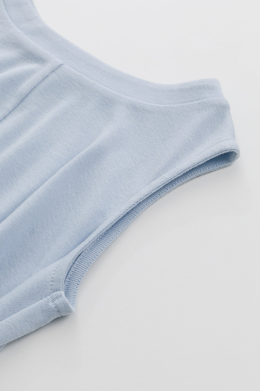 【予約商品】Main コレクション ：Floating Layer ツイストノースリーブトップス