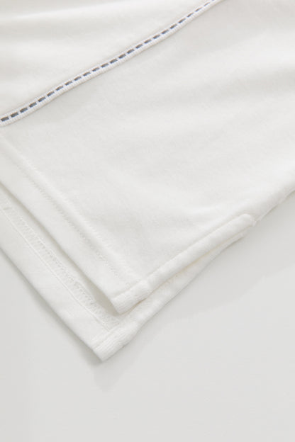 【予約商品】Main コレクション：Clean Cut ラインデザインロゴTシャツ